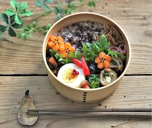「色とりどりのじゅうたん」 と お弁当 と..._d0249193_21073370.jpg