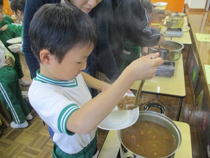 ゆり組 カレーパーティー_c0212598_16134604.jpg