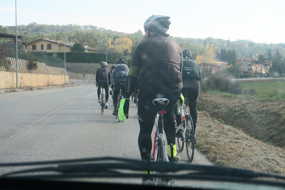 迷惑な自転車集団 法違反、イタリア_f0234936_6504849.jpg