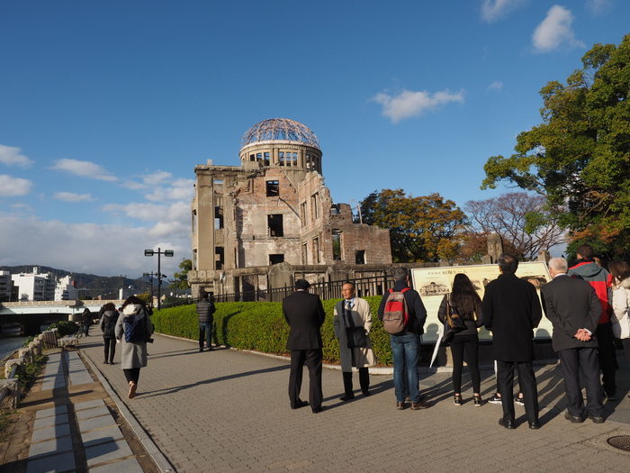原爆ドームと平和公園周辺_c0116915_00443245.jpg