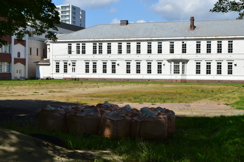 遺愛女子中学校・高等学校本館(函館の建築再見)_f0142606_21210577.jpg