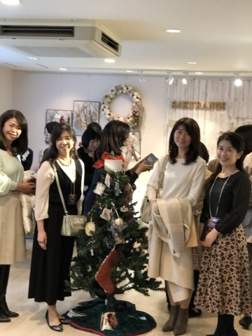つながる、広がる、はばたく、大人の女性の社交場 サロン・ド ルールブルー2018へ行ってきました＠北参道　ギャラリーSo-Space_a0157409_08115551.jpeg