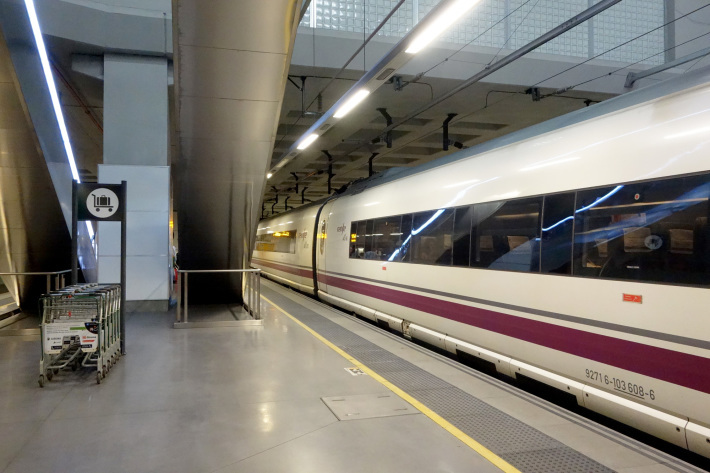 ジローナ Girona のホテル ペニンシュラ Hotel Peninsular AVEに乗ってバルセロナからジローナへ 2018年9月 バルセロナの旅(6)_f0117059_15211306.jpg