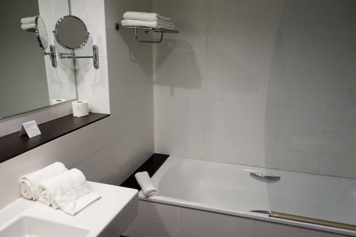 ジローナ Girona のホテル ペニンシュラ Hotel Peninsular AVEに乗ってバルセロナからジローナへ 2018年9月 バルセロナの旅(6)_f0117059_15220190.jpg