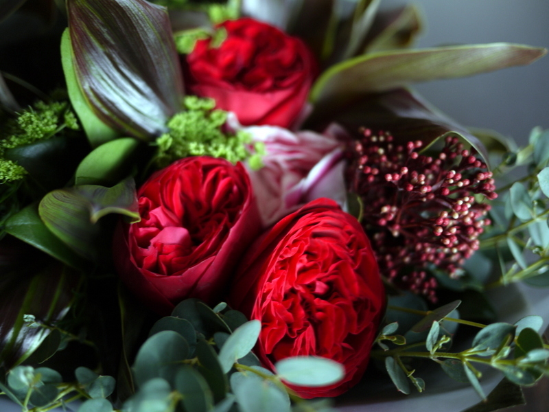 お誕生日の花束 赤系 スペースアートスタジオにお届け 18 11 25 札幌 花屋 Mell Flowers