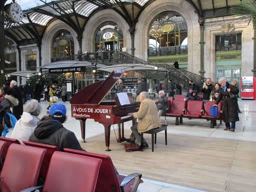 パリのリヨン駅で　A la gare de Lyon_b0381325_02441737.jpg