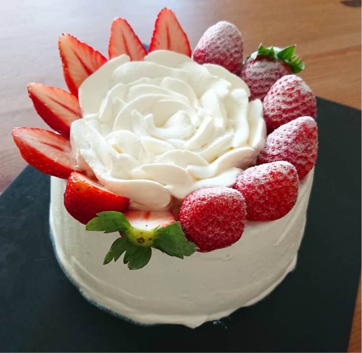 いちごのデコレーションシフォン_a0113430_07192477.jpg