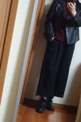 革のライダーズジャケットとボルドーのタートルネックセーター おしゃれ自己満足日記 革のライダーズジャケットとボルドーのタートルネックセーター おしゃれ自己満足日記