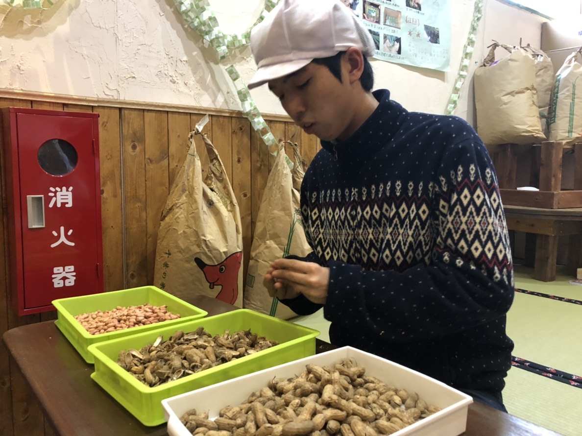 真紅の美鈴 試食　農福連携落花生作業とシシトウ農家さんの撤収作業_e0270198_16463292.jpg