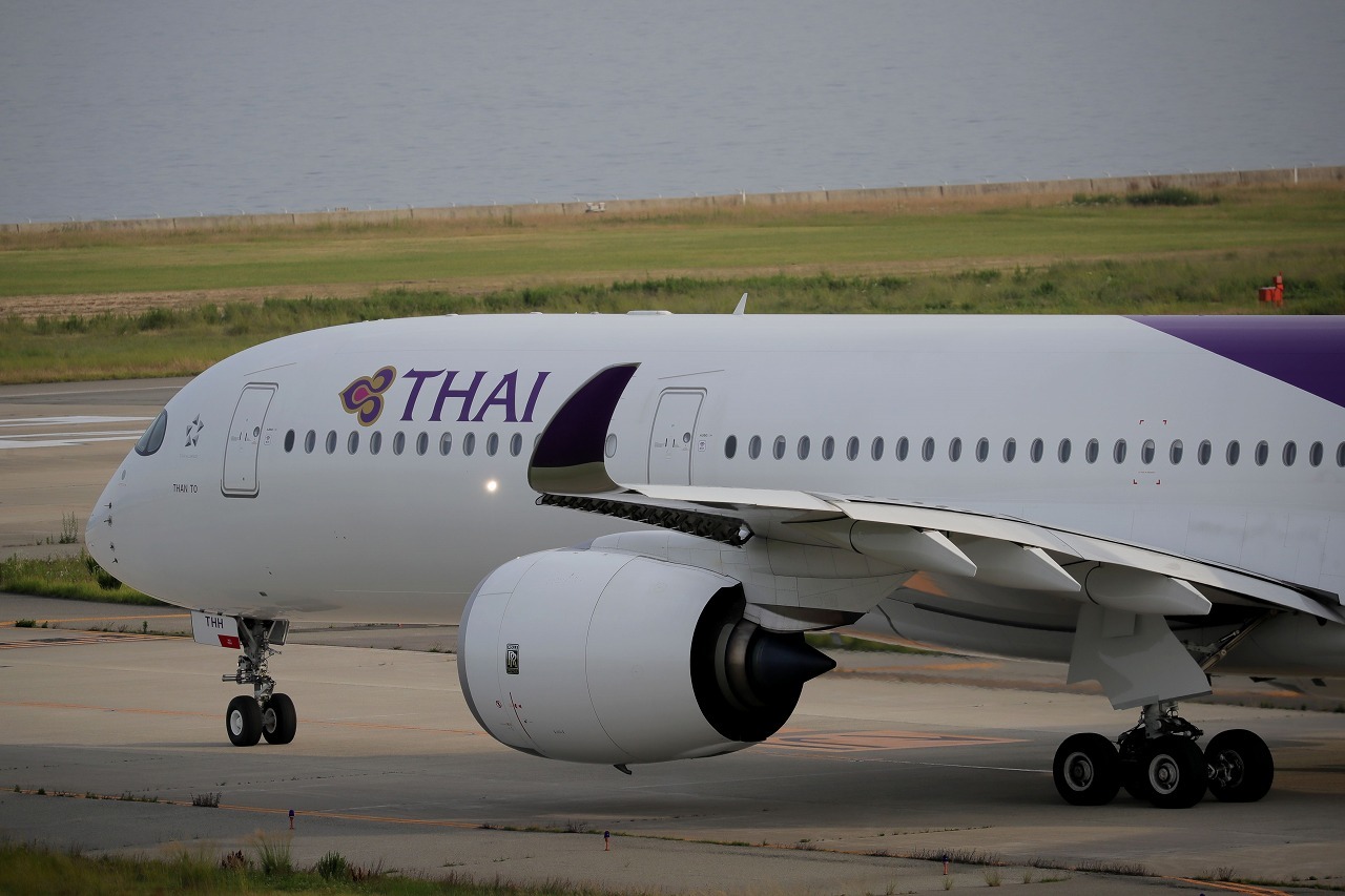 THAI  　A350_d0313140_23330035.jpg