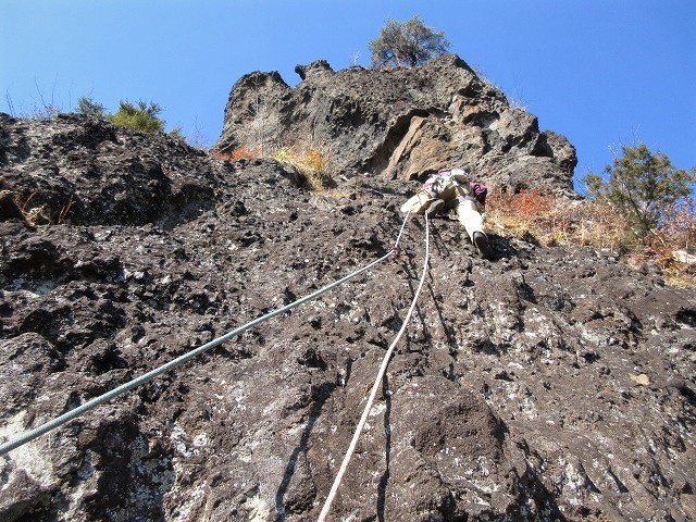 安中市　妙義山の古典ルートを登る　木戸壁右カンテ・木戸前ルンゼ　　　　　Rock Climbing at Kido in Mount Myōgi_f0308721_20131167.jpg