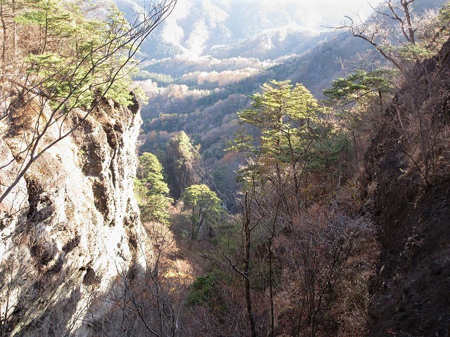 安中市　妙義山の古典ルートを登る　木戸壁右カンテ・木戸前ルンゼ　　　　　Rock Climbing at Kido in Mount Myōgi_f0308721_20272112.jpg