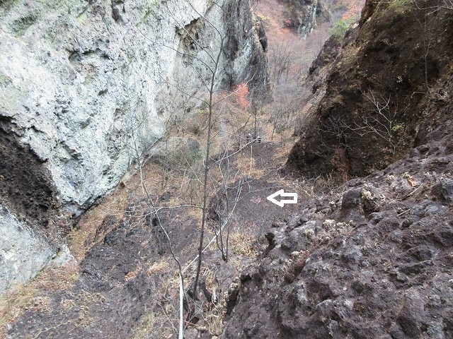 安中市　妙義山の古典ルートを登る　木戸壁右カンテ・木戸前ルンゼ　　　　　Rock Climbing at Kido in Mount Myōgi_f0308721_20293321.jpg