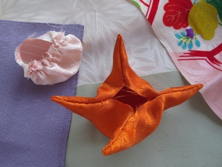小さなお手玉 ～ ほおずきお手玉を作りました : 風と花を紡いで