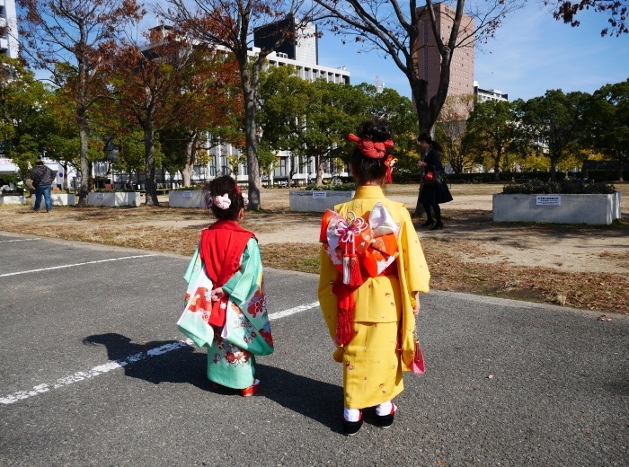 　　イチョウの黄葉と飛行機雲　　２０１８-１１-２９　００：００_b0093754_15452162.jpg