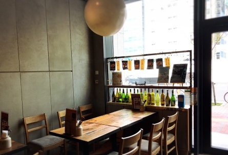 BISTRO BON TABLOID TABLE>