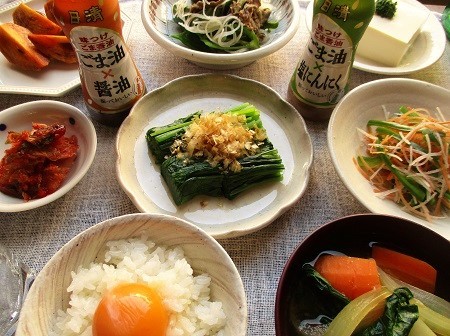 日清味つけごま香油 ごま油 醤油 ごま油 塩にんにく で野菜や豆腐やご飯など色々が美味しい おさらのうえ帖