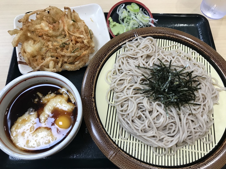 冷しとろろ蕎麦 タダ券のかき揚げ 箱根そば よく飲むオバチャン 本日のメニュー