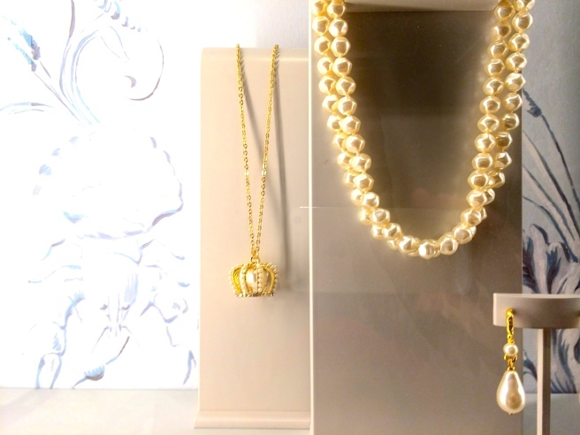 Boutique Cour de Marbre 〜 ヴェルサイユ宮殿のお土産ショップ『クール・ド・マルブル』_a0231632_02365099.jpg