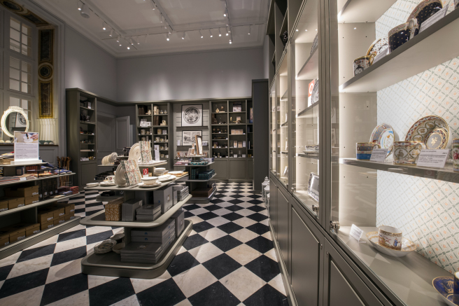 Boutique Cour de Marbre 〜 ヴェルサイユ宮殿のお土産ショップ『クール・ド・マルブル』_a0231632_20171748.jpg