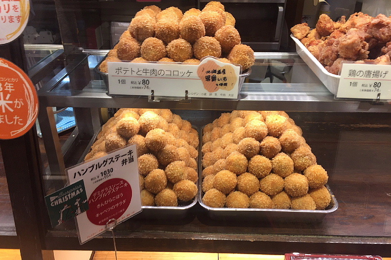 【新幹線の朝ごはん⑧】「メルヘンのサンドイッチ」と「つばめグリルのコロッケ」_b0008655_17492196.jpg