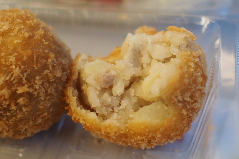 【新幹線の朝ごはん⑧】「メルヘンのサンドイッチ」と「つばめグリルのコロッケ」_b0008655_17524998.jpg
