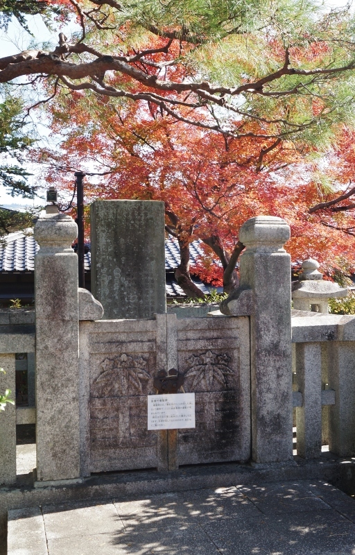 岩倉具視幽棲旧宅・遺髪碑_b0063958_21360682.jpg