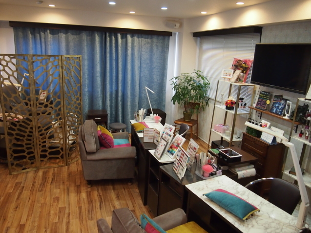 店舗インテリア実例 ネイルサロンをパリスタイルへ Nail Hearty様 神戸市中央区 山本智子の 住空間をコミュニケーションする