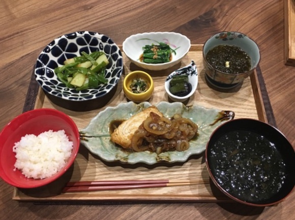 献立 カジキと玉ねぎの照焼き じゃがいもとピーマンのバターソテー ほうれん草のお浸し ほか色々 Kajuの 今日のお料理 簡単レシピ