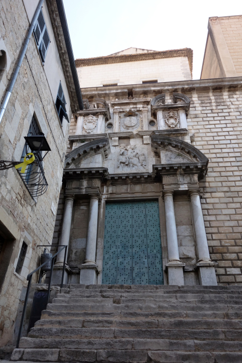 ジローナ GIRONE の旧市街を散策 ジローナ美術館 カタルーニャ地方 スペイン 2018年9月 バルセロナの旅(7)_f0117059_15100981.jpg