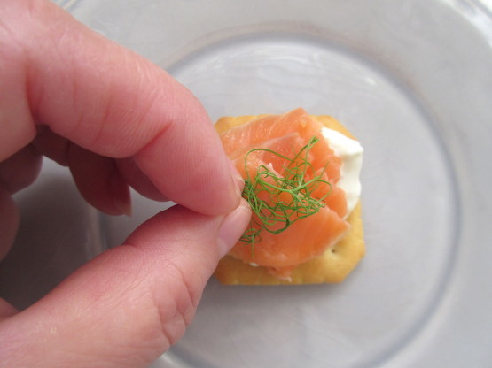 ＜イギリス菓子・レシピ＞ スモークサーモンのカナッペ【Smoked Salmon Canapés】_e0038047_19553814.jpg