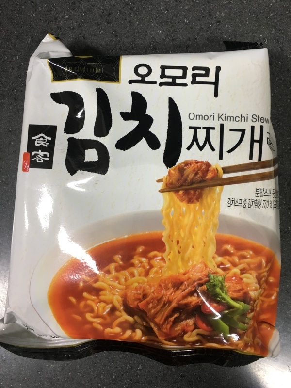 お土産に 韓国コンビニgsにある 김치라면 キムチラーメン くちびるにトウガラシ お土産に 韓国コンビニgsにある 김치라면 キムチラーメン くちびるにトウガラシ