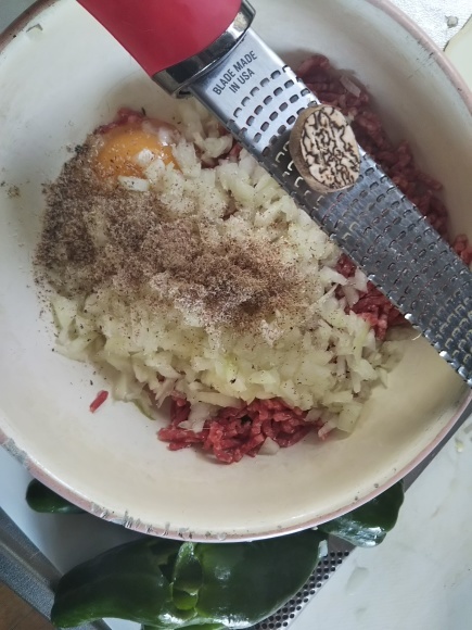 ナツメグホールって見たことあるかな ピーマン肉詰め ミートボール ちゃたろうとゆきまま日記 ナツメグホールって見たことあるかな ピーマン肉詰め ミートボール ちゃたろうとゆきまま日記