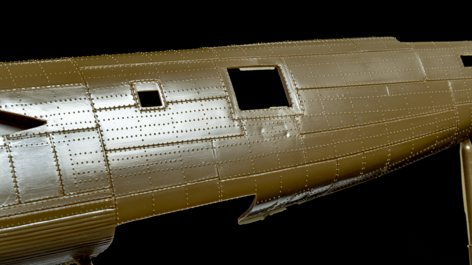 【パチ組みの月曜日】60年前の舶来キット、B-24リベレーターを貼る_b0029315_22195274.jpg