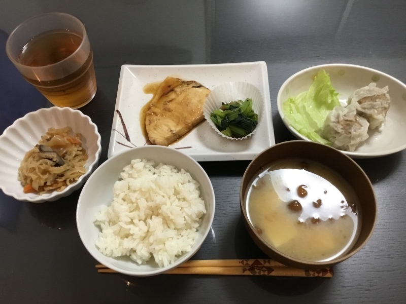 しらゆり荘夕食 めかじきの煮付け 切り干し大根 焼売 今日の献立
