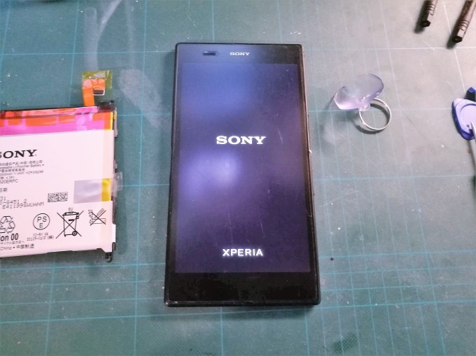 Xperia Z Ultra のバッテリー交換 朴念仁の艱苦