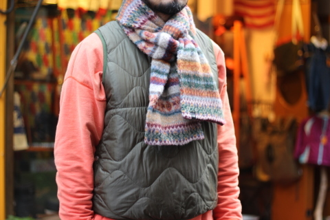 スコットランドの伝統技法で作られた「ROBERT MACKIE」\"BRUSHED FAIRISLE SCARF\" ご紹介_f0191324_08180709.jpg