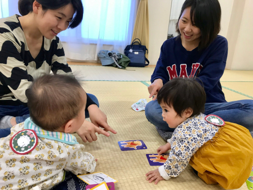 赤ちゃんは いつから友達と遊ぶの 正しいよりも 楽しい育児を 児童館職員が教えるべビーサイン教室 武蔵境 国分寺 八王子 花小金井