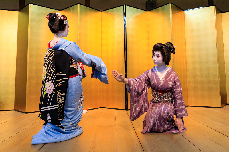 祇園小唄（祇園甲部　豆六さん、小衿さん）_f0155048_2250280.jpg