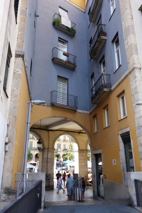ジローナのカテドラル Cathedral of Girona サン・フェリウ教会 Basilica of Sant Feliu カタルーニャ地方 スペイン 2018年9月 バルセロナの旅(8)_f0117059_12480317.jpg