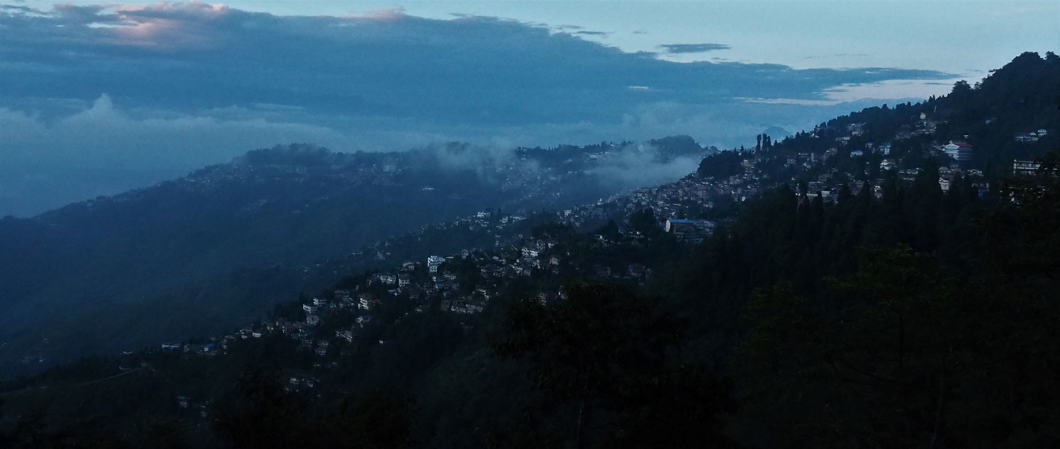 インド ブータンの今 ダージリンの町並み 夢 ファンダンゴ インド ブータンの今 ダージリンの町並み 夢 ファンダンゴ