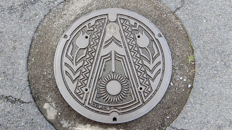 舞台探訪地の蓋037「らき☆すた」久喜市鷲宮駅～鷲宮神社周辺のマンホール蓋_e0304702_20255508.jpg