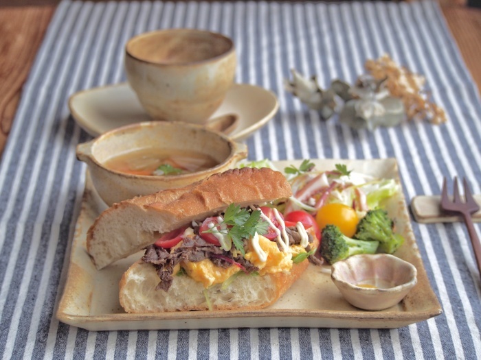 バゲットサンドの朝ごはん_b0277136_08383483.jpeg