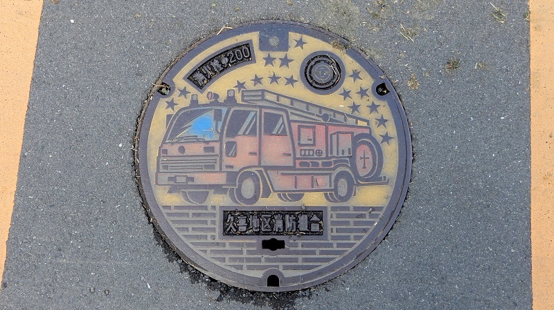 舞台探訪地の蓋037「らき☆すた」久喜市鷲宮駅～鷲宮神社周辺のマンホール蓋_e0304702_15383140.jpg