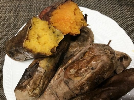夜中に来客あり 焼き芋がドッサリ~_a0346704_21050227.jpg