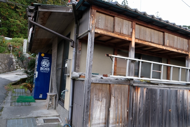 謎のお店_e0374932_08224991.jpg