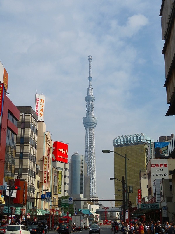 浅草でスカイツリーを望む20181112_e0237645_22340512.jpg