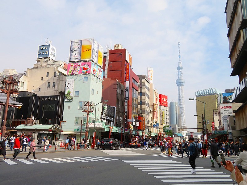 浅草でスカイツリーを望む20181112_e0237645_22340557.jpg