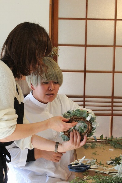 第16回 にのはこ時間 『シルバーリーフを集めた冬の white wreath 』joie.m_f0162302_21302975.jpg