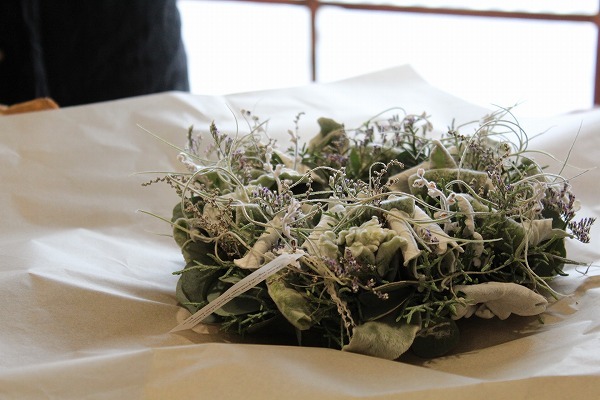 第16回 にのはこ時間 『シルバーリーフを集めた冬の white wreath 』joie.m_f0162302_21304013.jpg